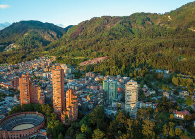A hegyel ölelte Bogotá