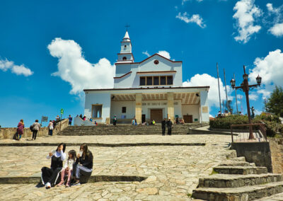 Monserrate katedrálisa Bogotá tetején